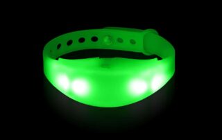 How is 2.4G technology used in LED bracelets in concert light shows? 3 Controllable LED Wristbands